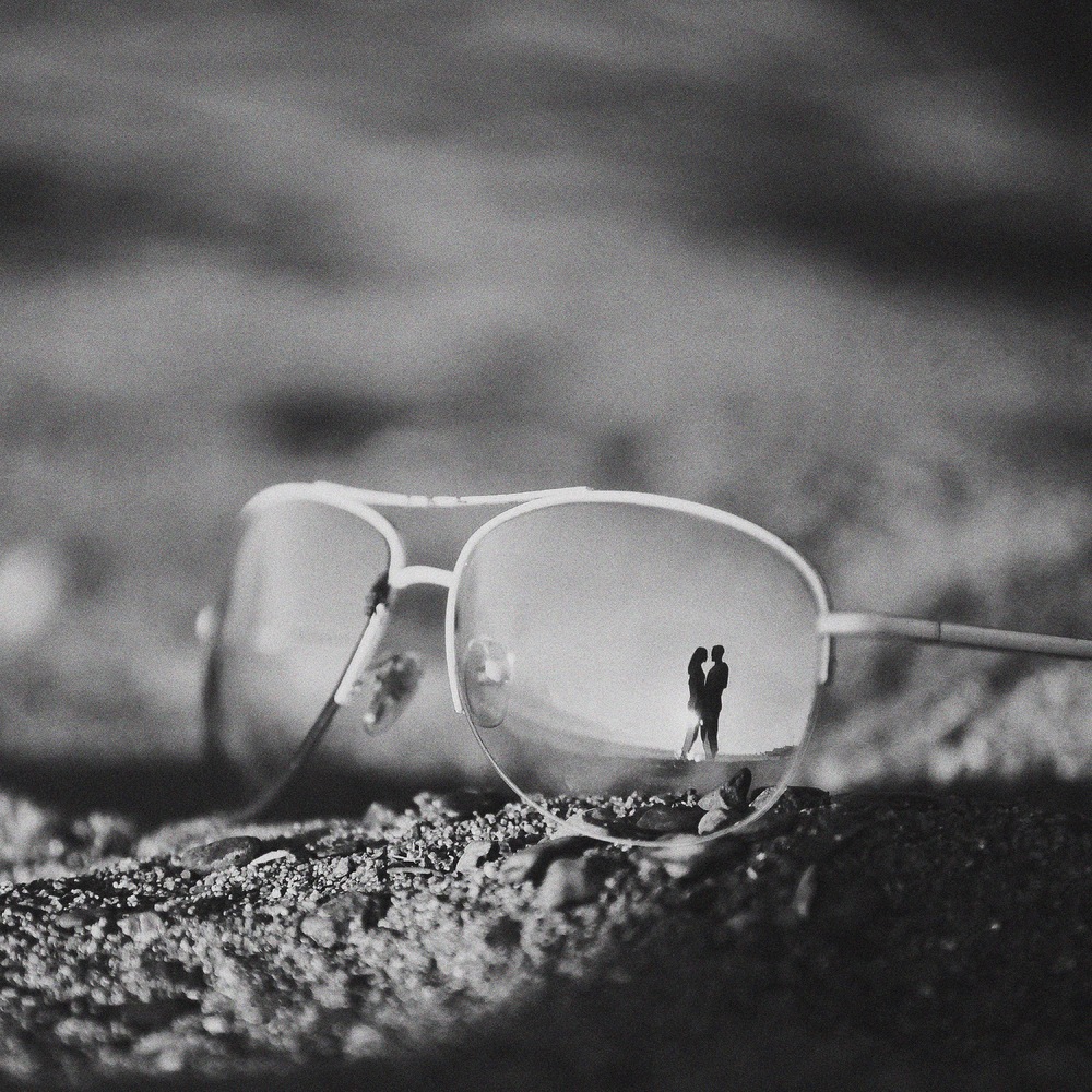 очки на песке фото
