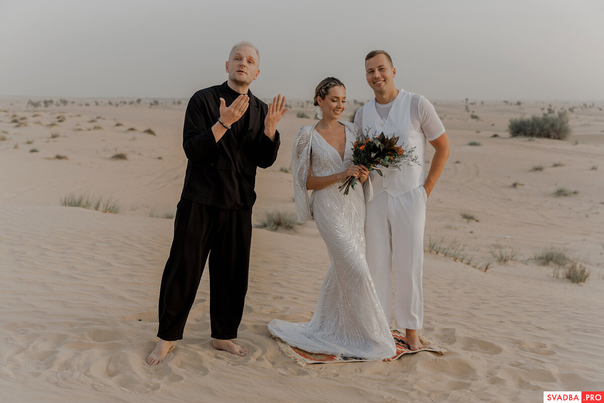 Необычная церемония в песках Дубая