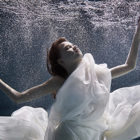 Романтическая фотосъемка под водой