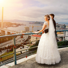 Свадебная фотография жениха и невесты.