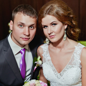Жених и невеста на фотографии.