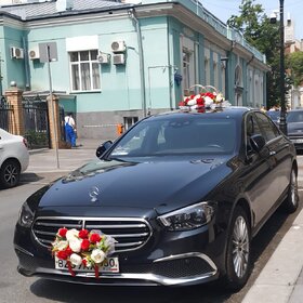 Новые свадебные фотографии. Мерседес Е213 на свадьбу