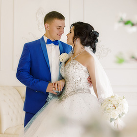 Невеста и жених в студии