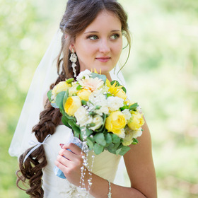 Невеста на свадебной фотографии