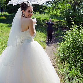 Свадебное фото на прогулке