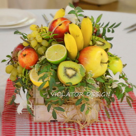свадебная композиция с фруктами на гостевые столы