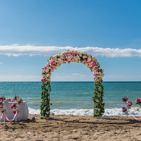 Свадебная церемония на пляже в Абхазии