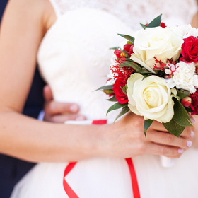 Свадебная фотография с букетом невесты