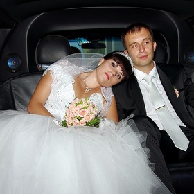Жених и невеста на фотографии.