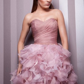 Девушка в розовом свадебном платье Бриз Sofoly