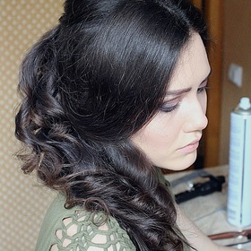 Греческая коса набок в свадебном образе